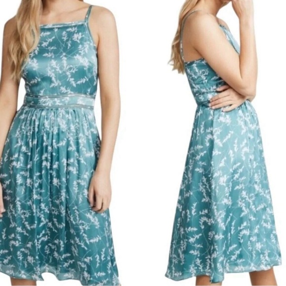 Club Monaco Silk floral dress. Sage green color. Worn once. Size 10-12. - Picture 2 of 9